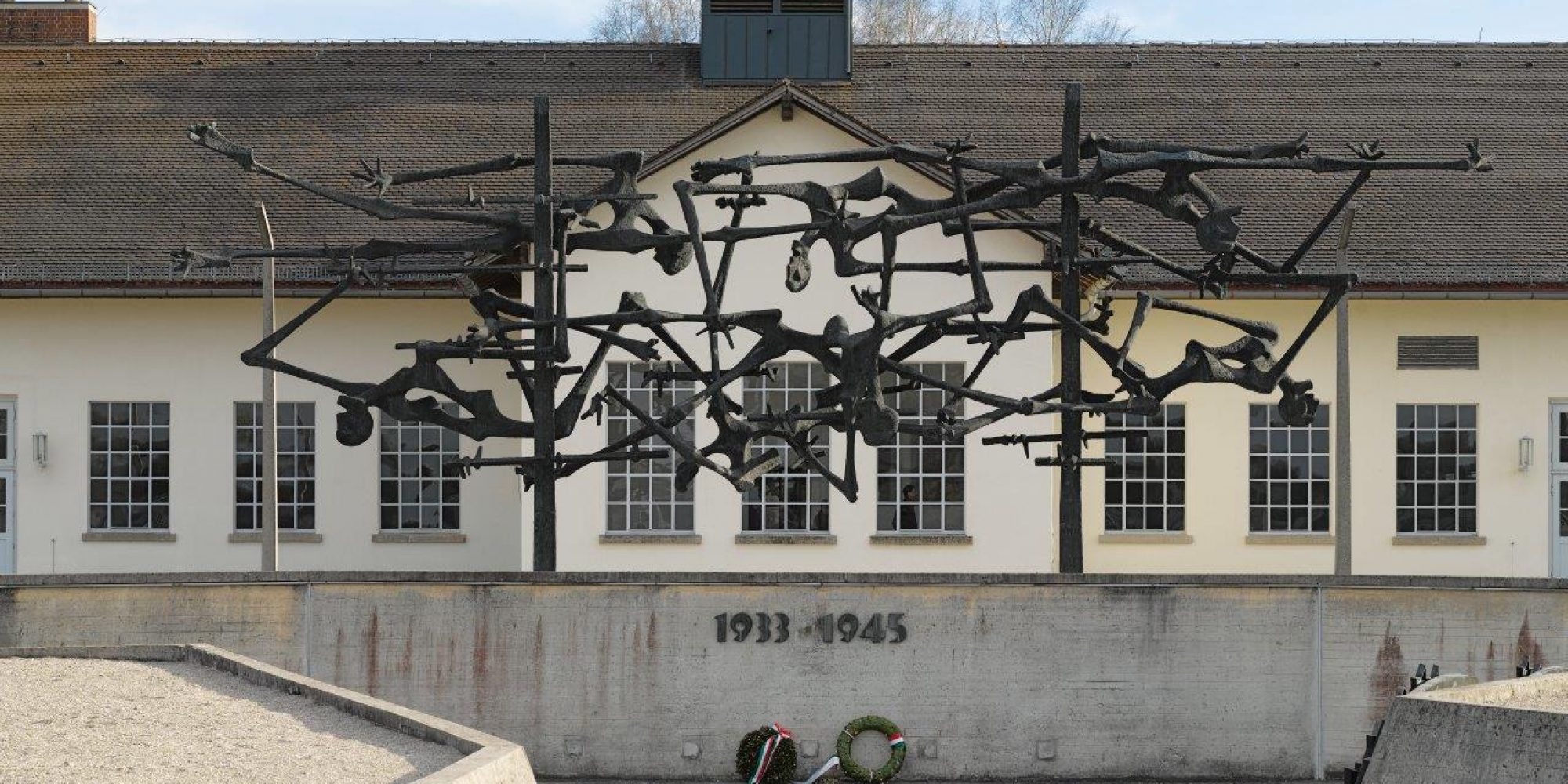 Beitragsbild für “<strong>Besuch unserer Zehntklässler in der KZ-Gedenkstätte Dachau</strong>”